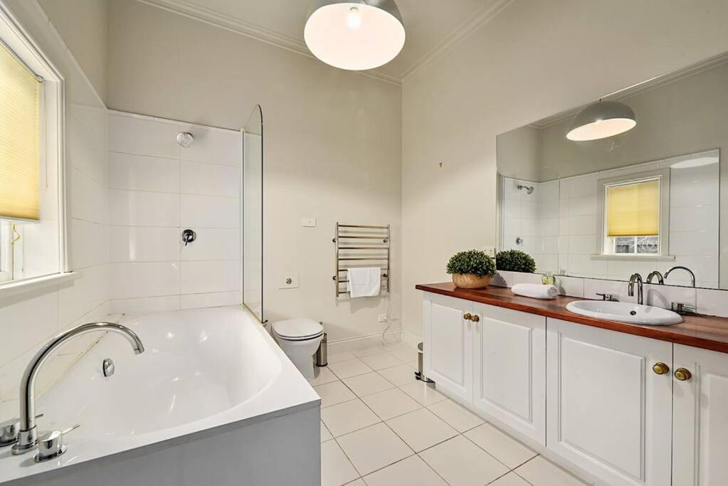 Blackwood Tree Cottage - Heritage Listed Property - Evandale! Экстерьер фото