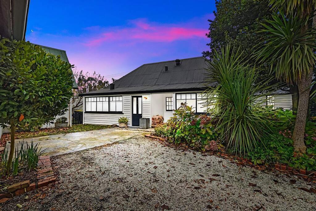 Blackwood Tree Cottage - Heritage Listed Property - Evandale! Экстерьер фото