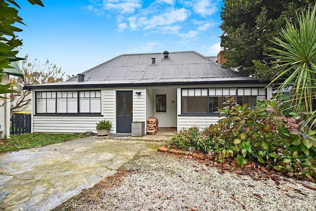 Blackwood Tree Cottage - Heritage Listed Property - Evandale! Экстерьер фото