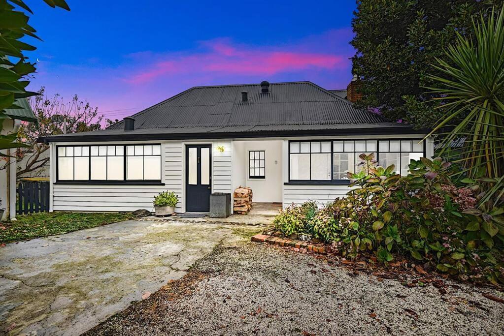Blackwood Tree Cottage - Heritage Listed Property - Evandale! Экстерьер фото