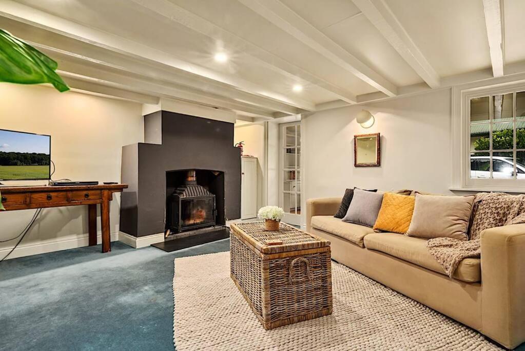 Blackwood Tree Cottage - Heritage Listed Property - Evandale! Экстерьер фото